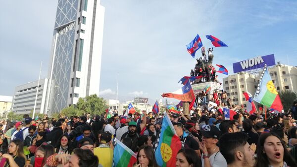 Protestas en Santiago, Chile - Sputnik Mundo