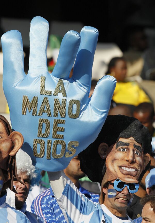 El rey del fútbol argentino cumple 59 años - Sputnik Mundo