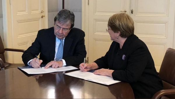 El canciller de Colombia, Carlos Holmes Trujillo y la alta Comisionada de la ONU para DDHH, Michelle Bachelet El canciller de Colombia, Carlos Holmes Trujillo y la alta Comisionada de la ONU para DDHH, Michelle Bachelet - Sputnik Mundo