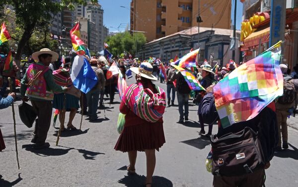 Manifestantes por las calles de La Paz en respaldo a Evo Morales Manifestantes por las calles de La Paz en respaldo a Evo Morales - Sputnik Mundo