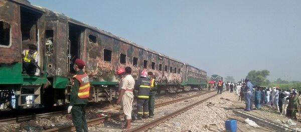 Tren en Pakistán tras el incendio - Sputnik Mundo