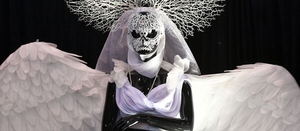 Moscú muestra las últimas tendencias de moda funeraria en la exposición Necrópol - Tanexpo 2019
 - Sputnik Mundo