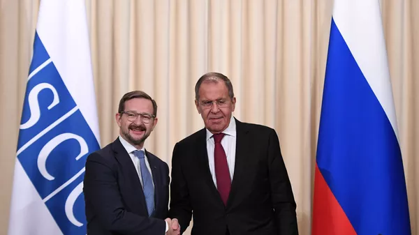 El secretario general de la OSCE, Thomas Greminger, y el ministro de Exteriores de Rusia, Serguéi Lavrov - Sputnik Mundo