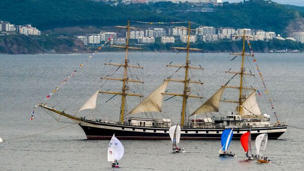 El velero ruso Palada en Vladivosto, Rusia - Sputnik Mundo