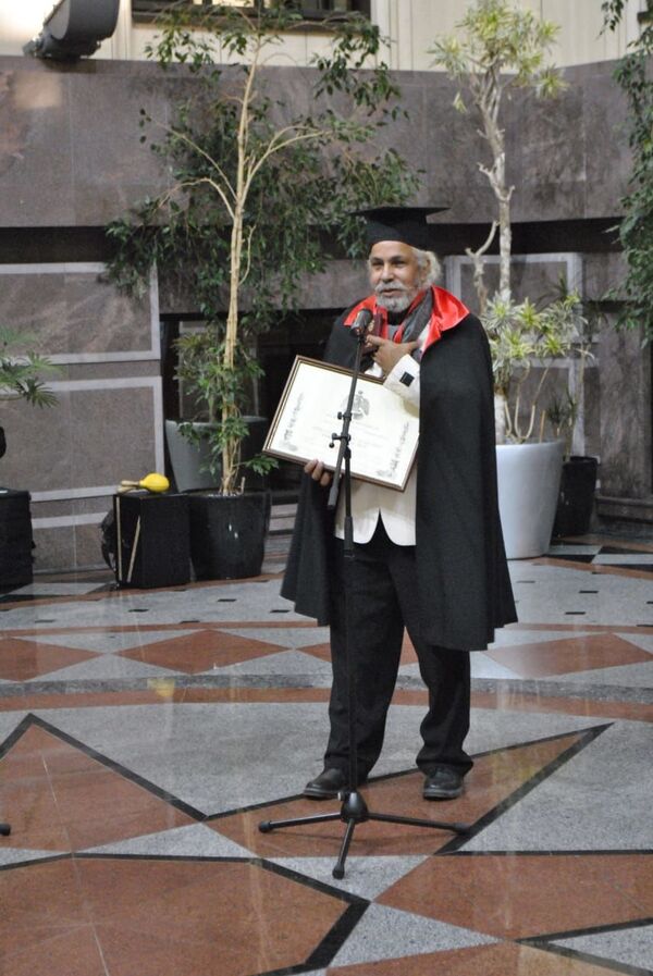 Academia de Bellas Artes rusa nombra miembro honorífico al pintor cubano Omar Godínez - Sputnik Mundo