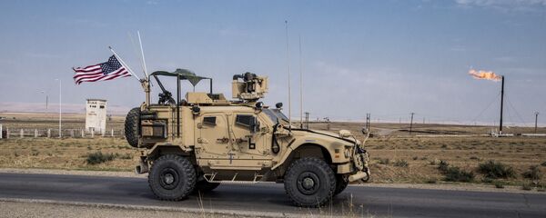 Un patrullaje de EEUU en los campo de petróleo en Siria Un patrullaje de EEUU en los campo de petróleo en Siria - Sputnik Mundo