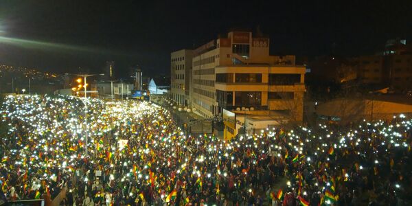 Arde Bolivia: Crónica de una noche de violencia opositora en La Paz | Fotos Arde Bolivia: Crónica de una noche de violencia opositora en La Paz | Fotos - Sputnik Mundo