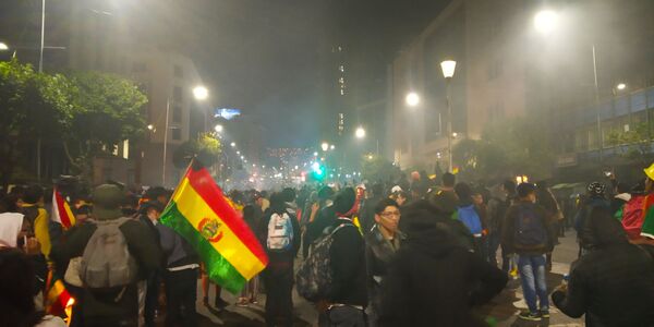 Arde Bolivia: Crónica de una noche de violencia opositora en La Paz | Fotos Arde Bolivia: Crónica de una noche de violencia opositora en La Paz | Fotos - Sputnik Mundo