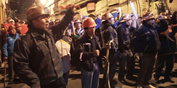 Arde Bolivia: Crónica de una noche de violencia opositora en La Paz | Fotos Arde Bolivia: Crónica de una noche de violencia opositora en La Paz | Fotos - Sputnik Mundo
