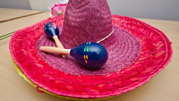 Un sombrero con una maraca, referencial - Sputnik Mundo