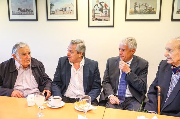 El presidente electo de Argentina brinda una charla junto a 'Pepe' Mujica | Foto - Sputnik Mundo