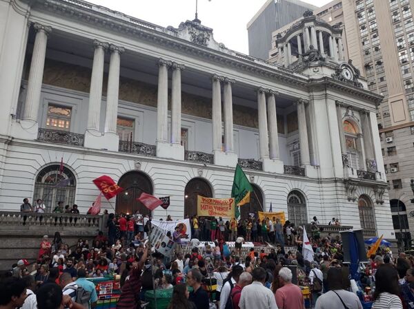 Viuda de concejala brasileña asesinada pide investigar a todos sin importar cargos - Sputnik Mundo