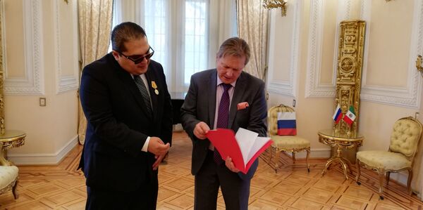 Rusia condecora a un mexicano que devuelve medallas de la II Guerra Mundial | Fotos - Sputnik Mundo