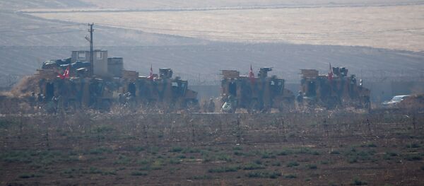 Vehículos blindados turcos en la frontera con Siria - Sputnik Mundo