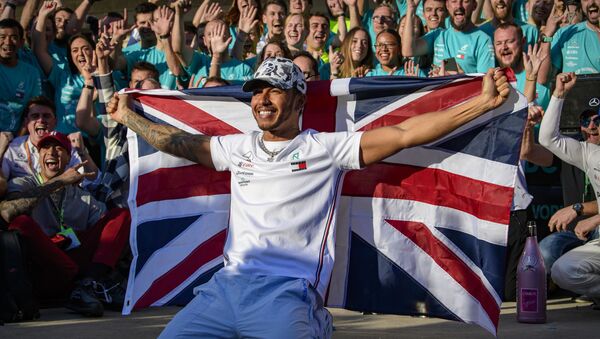 Lewis Hamilton, piloto de Fórmula 1, tras vencer en el Gran Premio de EEUU en Austin, el 3 de noviembre de 2019 - Sputnik Mundo