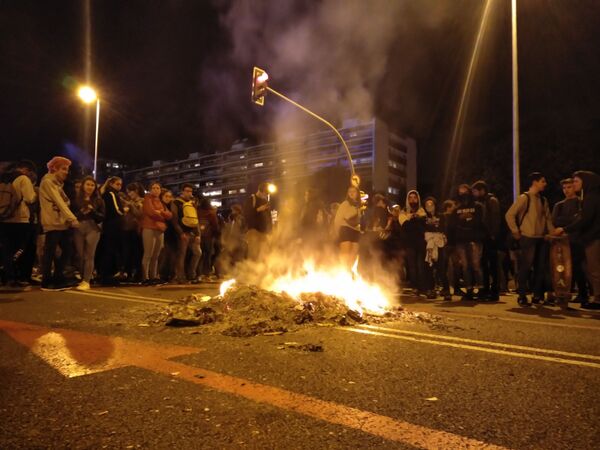Protestas en Barcelona por la visita del rey Felipe VI - Sputnik Mundo