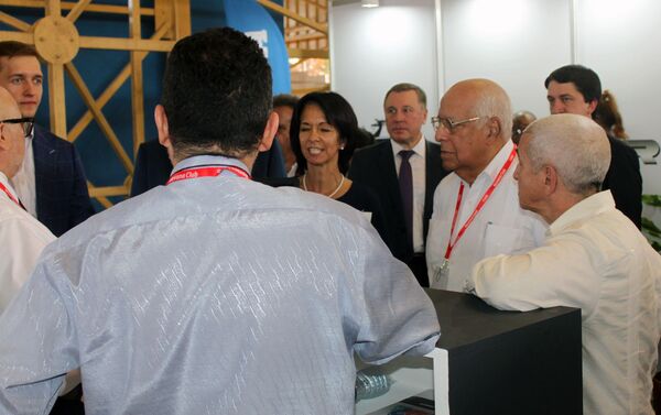 Ricardo Cabrisas, vicepresidente del Consejo de Ministros de Cuba (segundo de derecha a izquierda) Ricardo Cabrisas, vicepresidente del Consejo de Ministros de Cuba (segundo de derecha a izquierda) - Sputnik Mundo