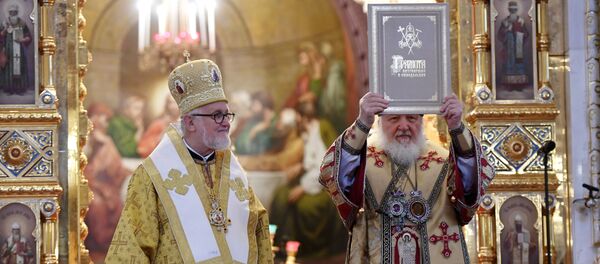 El patriarca ruso Kiril, junto al jefe de la Archidiócesis de Iglesias Ortodoxas Rusas en Europa Occidental, Jean - Sputnik Mundo