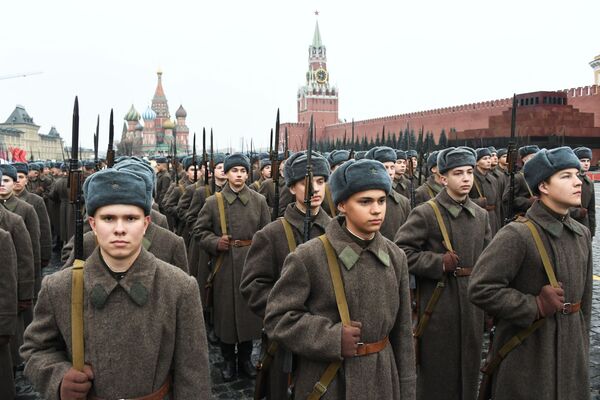 Moscú se prepara para recrear el legendario desfile militar del 7 de noviembre de 1941 - Sputnik Mundo