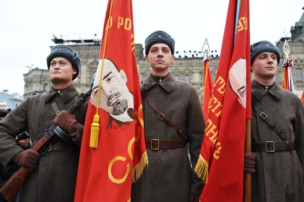 Moscú se prepara para recrear el legendario desfile militar del 7 de noviembre de 1941 - Sputnik Mundo