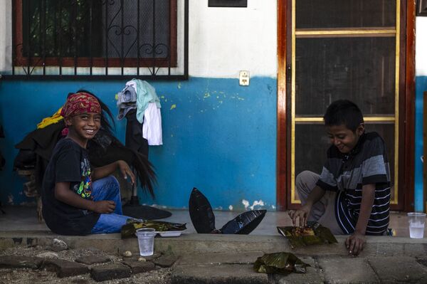 Periodista afromexicano: Nos enfrentan con los indígenas para pelear por el presupuesto - Sputnik Mundo