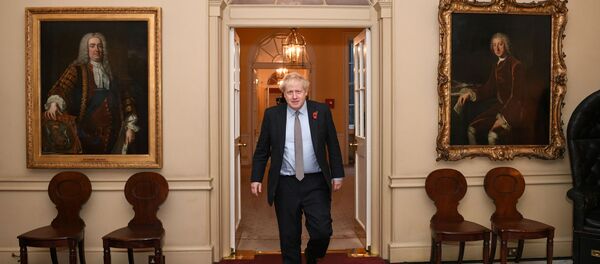 Boris Johnson en el Palacio de Buckingham - Sputnik Mundo