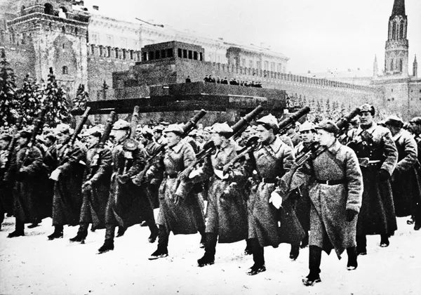Cómo el Kremlin se 'escondió' de las bombas nazis | Fotos Cómo el Kremlin se 'escondió' de las bombas nazis | Fotos - Sputnik Mundo