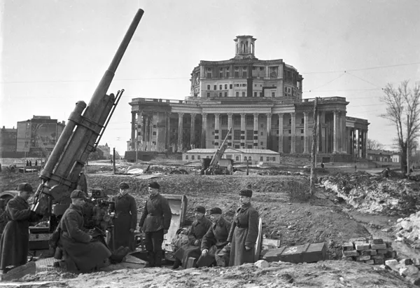 Cómo el Kremlin se 'escondió' de las bombas nazis | Fotos Cómo el Kremlin se 'escondió' de las bombas nazis | Fotos - Sputnik Mundo