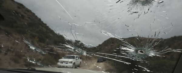 El coche de las víctimas de la masacre de la familia LeBarón El coche de las víctimas de la masacre de la familia LeBarón - Sputnik Mundo