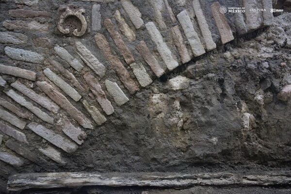 Un casual hallazgo arqueológico revela 11 sorprendentes glifos prehispánicos en México | Fotos - Sputnik Mundo