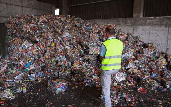 Basura de plástico en la planta de reciclaje de Aborgase en Andalucía - Sputnik Mundo