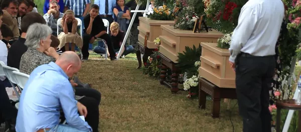 Entierran en México a tres miembros de la familia mormona LeBarón Entierran en México a tres miembros de la familia mormona LeBarón - Sputnik Mundo