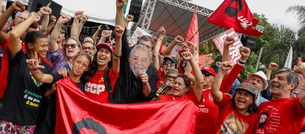 Una manifestación a favor de la puesta en libertad de Luiz Inácio Lula da Silva - Sputnik Mundo