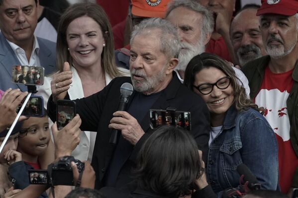 El expresidente brasileño Lula da Silva y su novia Rosangela da Silva El expresidente brasileño Lula da Silva y su novia Rosangela da Silva - Sputnik Mundo