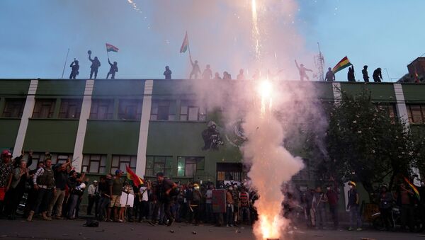 Opositores y policías en Cochabamba - Sputnik Mundo