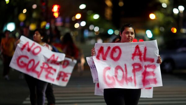 Residentes bolivianos en Argentina en contra del golpe de Estado en su país - Sputnik Mundo