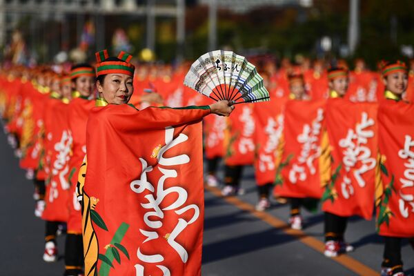 Tokio celebra la ascensión al trono del emperador de Japón con un desfile - Sputnik Mundo