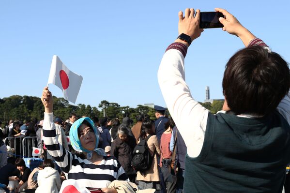 Tokio celebra la ascensión al trono del emperador de Japón con un desfile - Sputnik Mundo