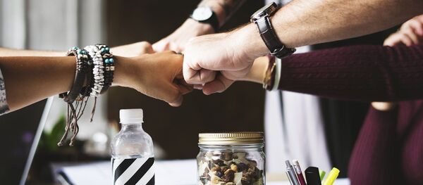 Manos, imagen referencial - Sputnik Mundo