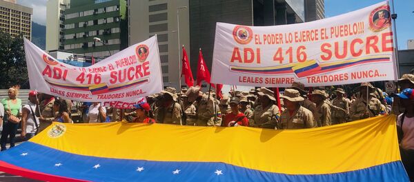 Miembros de ADI 416 manifestándose en Caracas a favor de Evo Morales y contra el golpe de estado en Bolivia - Sputnik Mundo