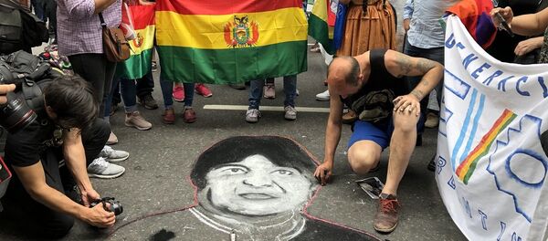 La manifestación recorrió desde el Obelisco porteño hasta la Embajada boliviana La manifestación recorrió desde el Obelisco porteño hasta la Embajada boliviana - Sputnik Mundo