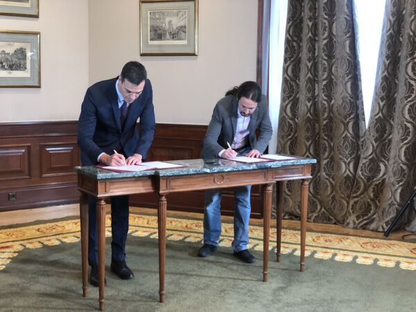 Pedro Sánchez y Pablo Iglesias alcanzan un preacuerdo de gobernabilidad|Foto, vídeo - Sputnik Mundo