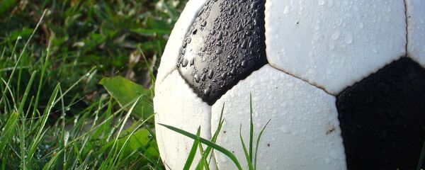 Un balón de fútbol Un balón de fútbol - Sputnik Mundo