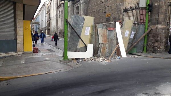 Bolivia espera entre barricadas solución a vacío de poder tras caída de Morales - Sputnik Mundo