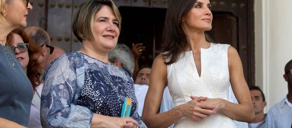 Reina Letizia y Liz Cuesta, esposa del presidente cubano Reina Letizia y Liz Cuesta, esposa del presidente cubano - Sputnik Mundo