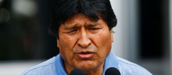Evo Morales dando discurso al llegar a México Evo Morales dando discurso al llegar a México - Sputnik Mundo