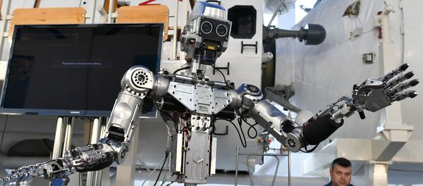 Los futuros 'hijos' del androide ruso Fedor - Sputnik Mundo