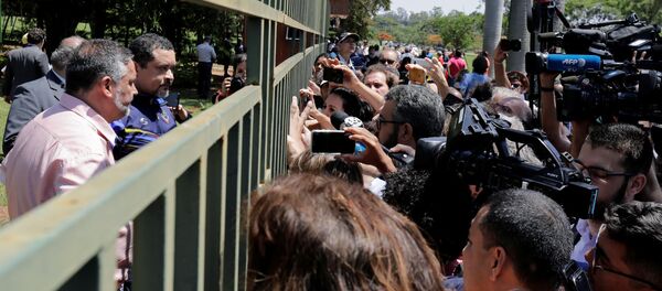 Tensión en la Embajada de Venezuela en Brasilia - Sputnik Mundo