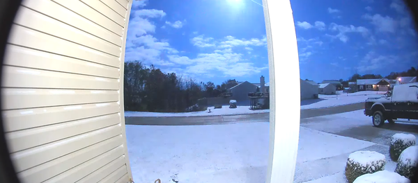 Cámaras de seguridad captan la caída de un meteoro azul en EEUU - Sputnik Mundo