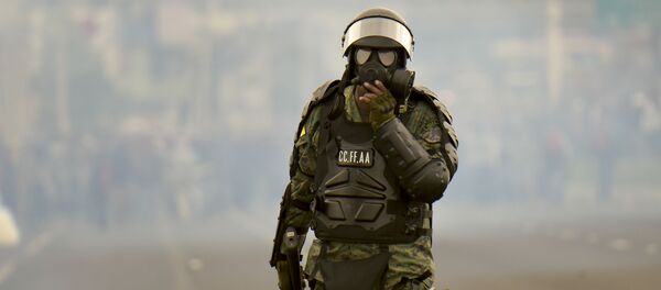 Un militar de Ecuador durante las protestas - Sputnik Mundo